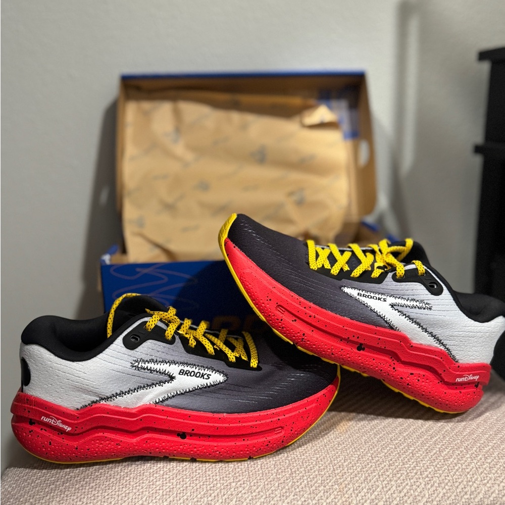 Mickey Mouse Brooks Ghost Max 2 LIMITED EDITION